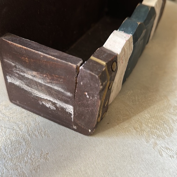 Prinative folk Art hand carved, hand painted wood Santa shelf, box w/cardinal - Picture 11 of 12